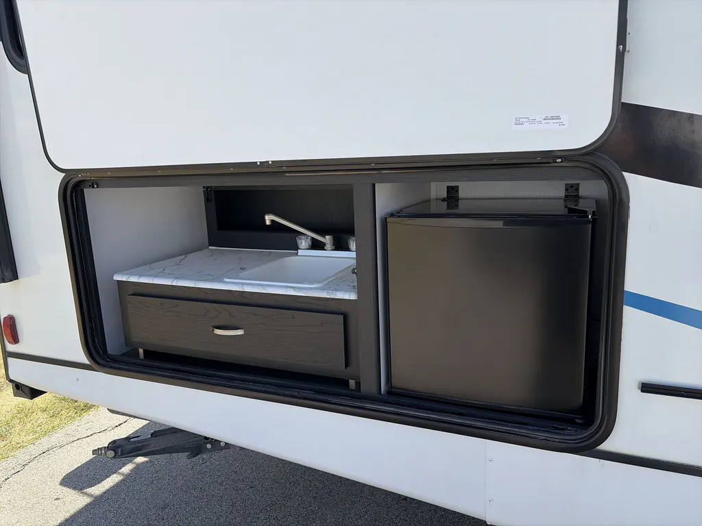 2023 Coachmen Freedom Express Ultra Lite 274RKS, Photos photo 21