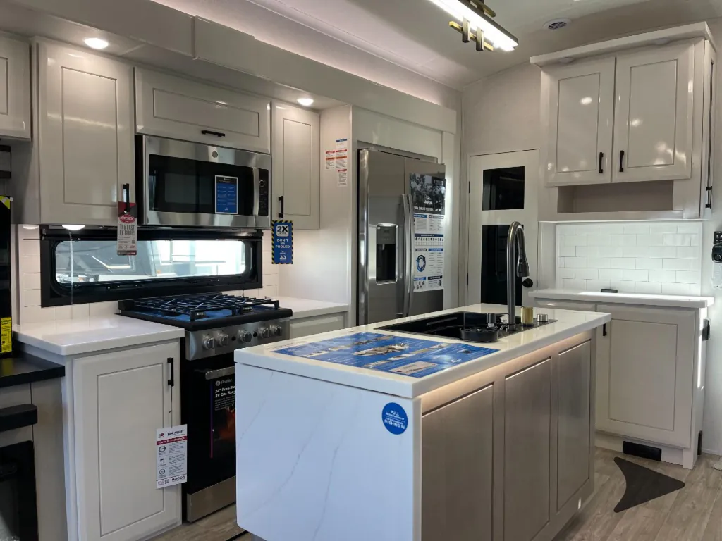 2027 Jayco Pinnacle 32RLTS, Photos photo 7