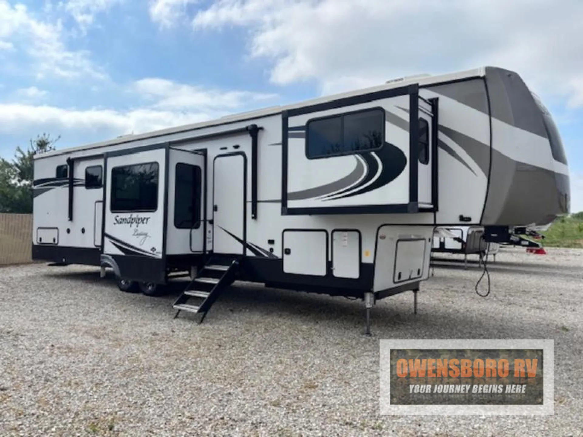 2022 Forest River Sandpiper Luxury 391FLRB - Photo 2