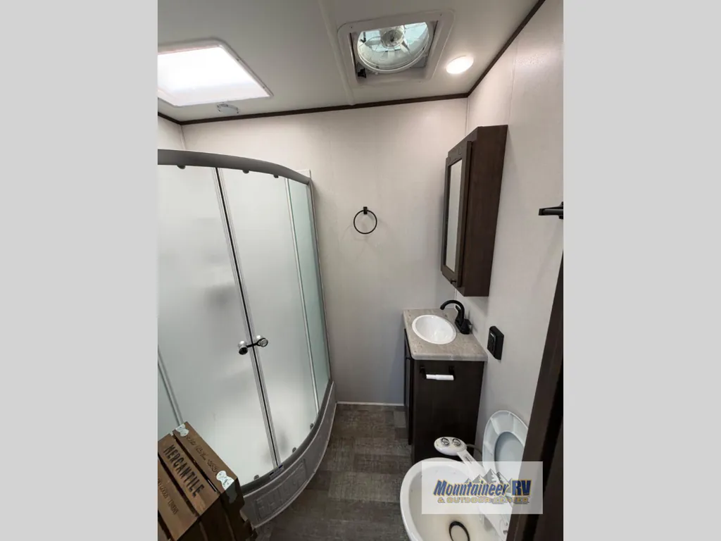 2021 Forest River XLR Hyperlite 3310, Photos photo 17