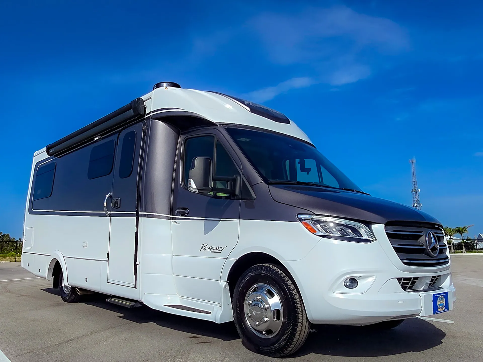 2023 Regency Ultra Brougham 25TBS - Photo 2