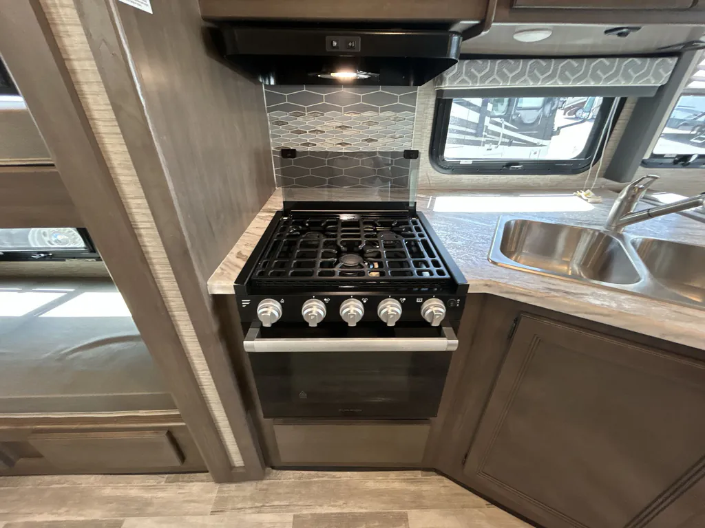 2022 Thor Motor Coach Freedom Traveler A32, Photos photo 9