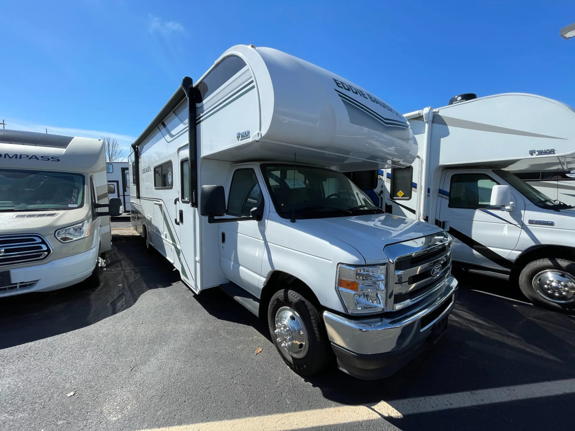 2026 Thor Motor Coach Eddie Bauer 31ED - Photo 2