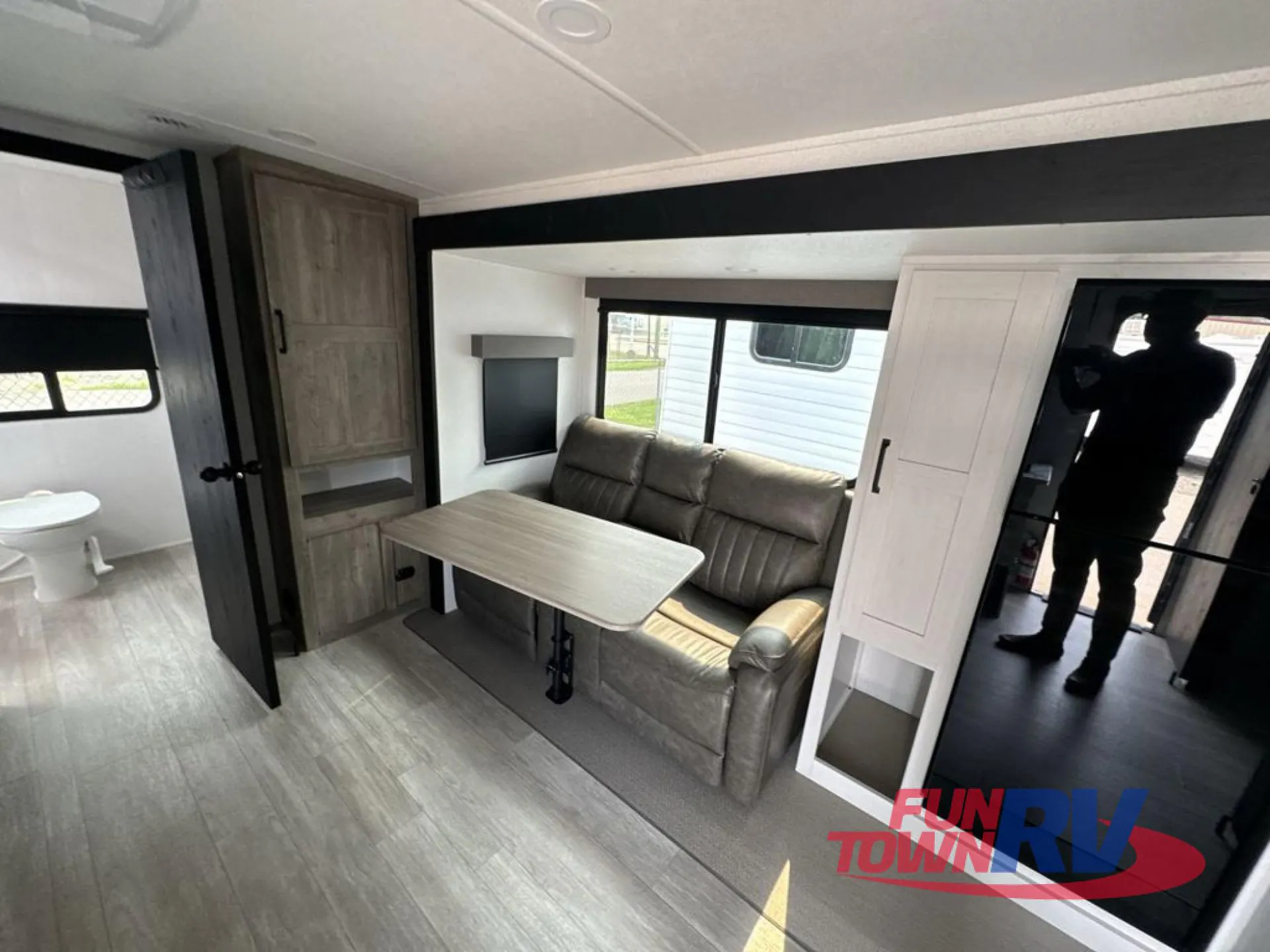 2027 Forest River Solaire 2420RBS — Photo 6