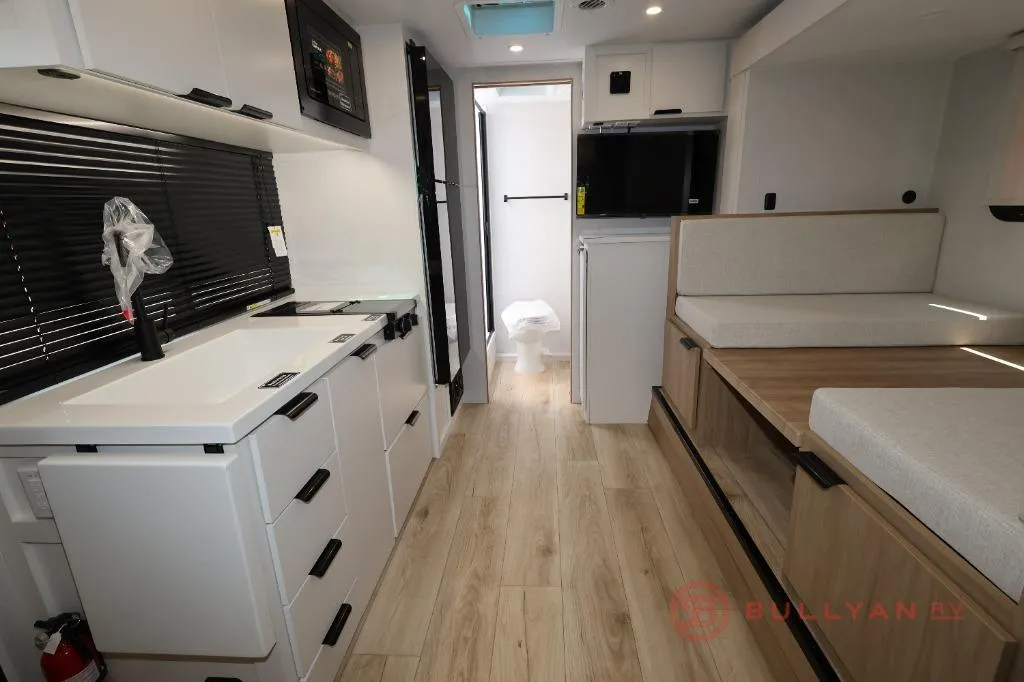 2027 Winnebago Micro Minnie 2108TB - Photo 4
