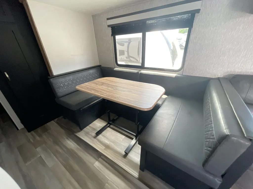2023 Coachmen Freedom Express Select 29SE, Photos photo 10