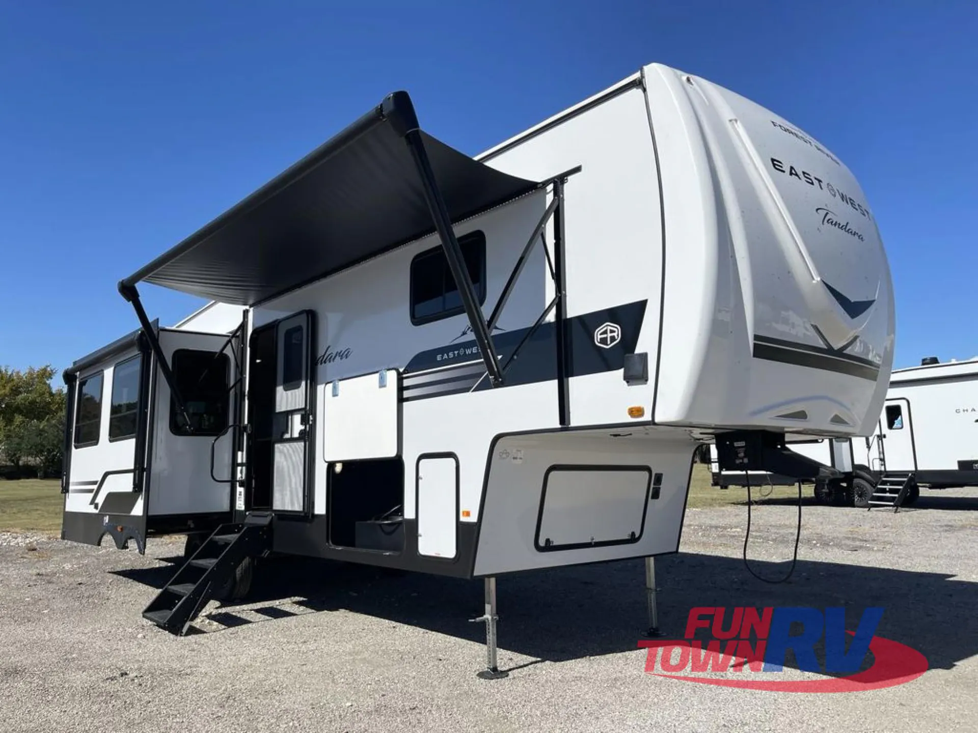 2026 East to West Tandara 295RL - Photo 2