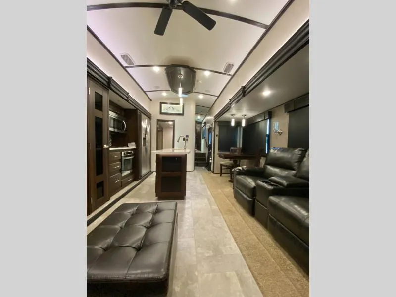 2018 Jayco North Point 377RLBH - Photo 3