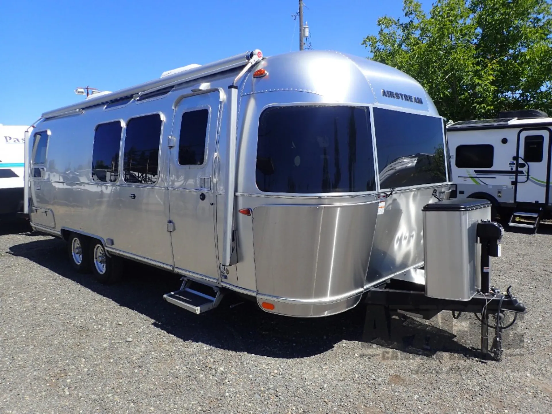 2023 Airstream International 28RB - Photo 2