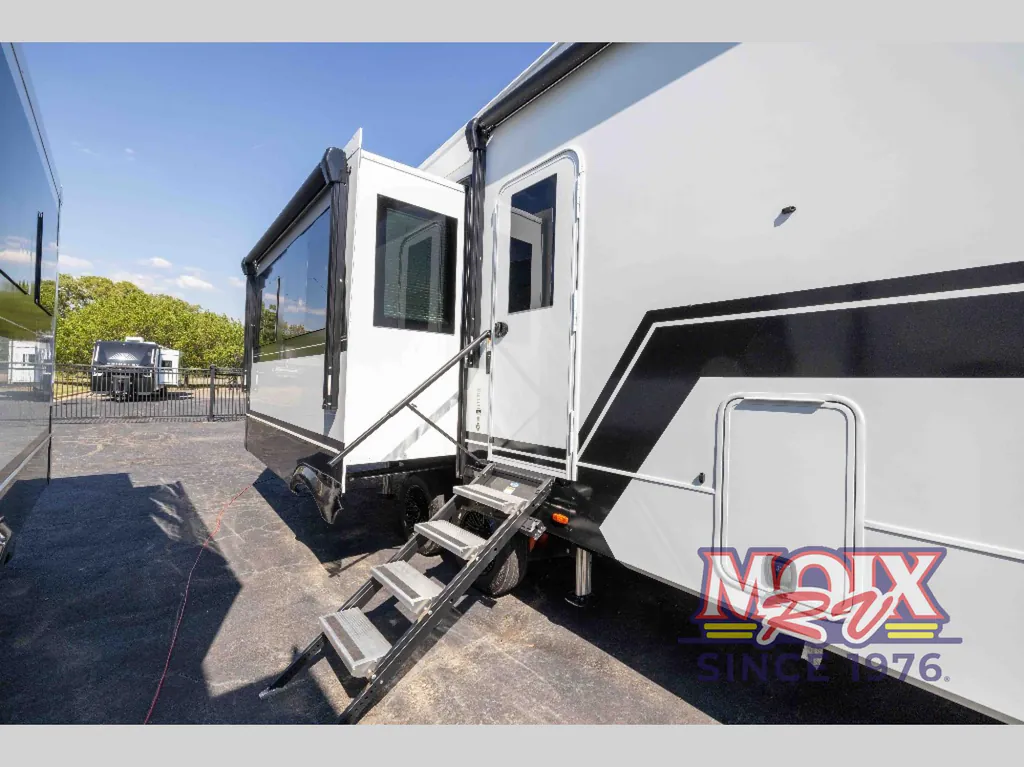 2026 Brinkley Model Z 3600, Photos photo 16