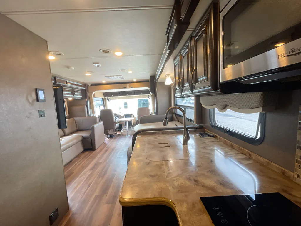 2017 Thor Motor Coach Challenger 37YT, Photos photo 3