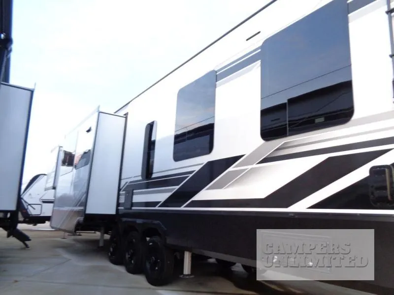 2025 Grand Design Momentum M-Class 392M - Photo 4