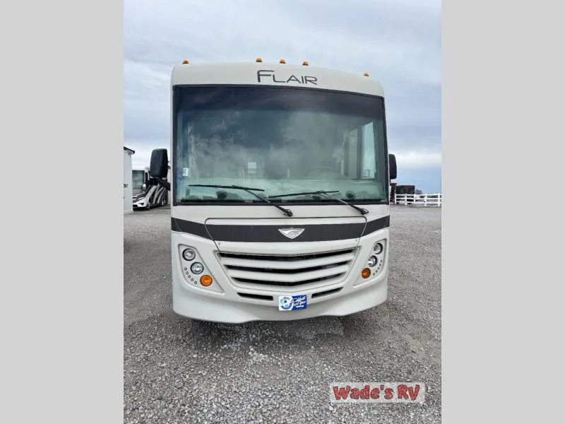 2016 Fleetwood RV Flair 30U - Photo 2