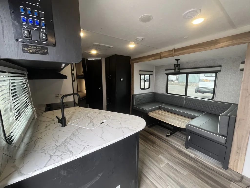 2022 Coachmen Freedom Express Ultra Lite 257BHS - Photo 4