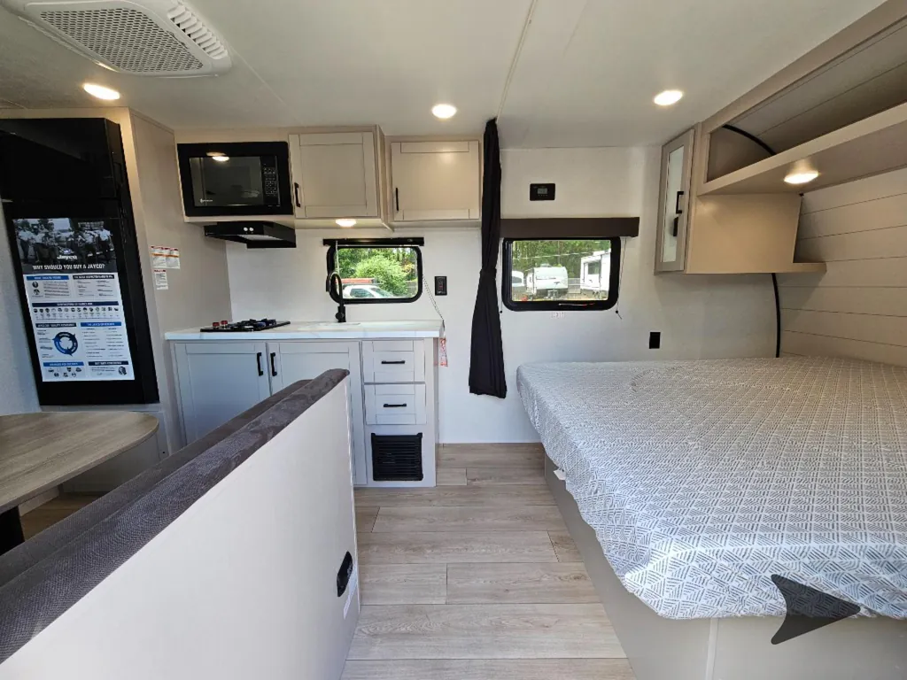 2027 Jayco Jay Flight 175FQ, Photos photo 16
