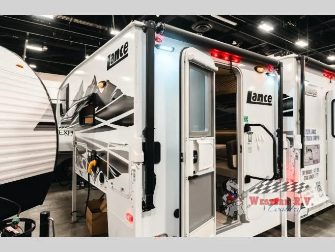 2026 Lance Lance Truck Campers 650 - Main photo