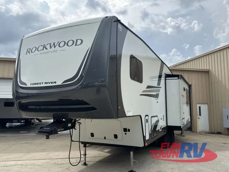 2026 Forest River RV Rockwood Signature 331RL - Photo 3