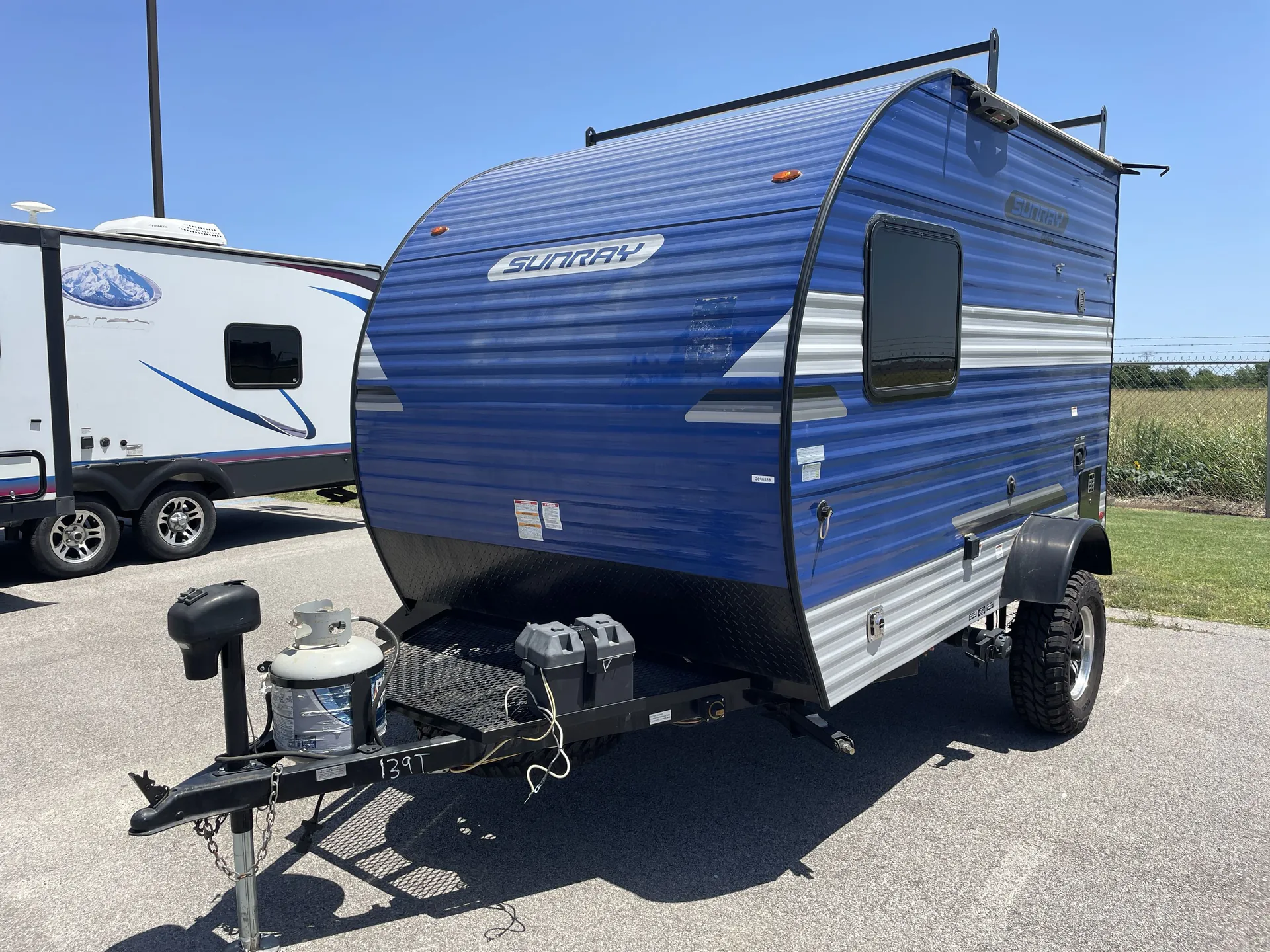 2024 sunset park rv Sunray 139T — front