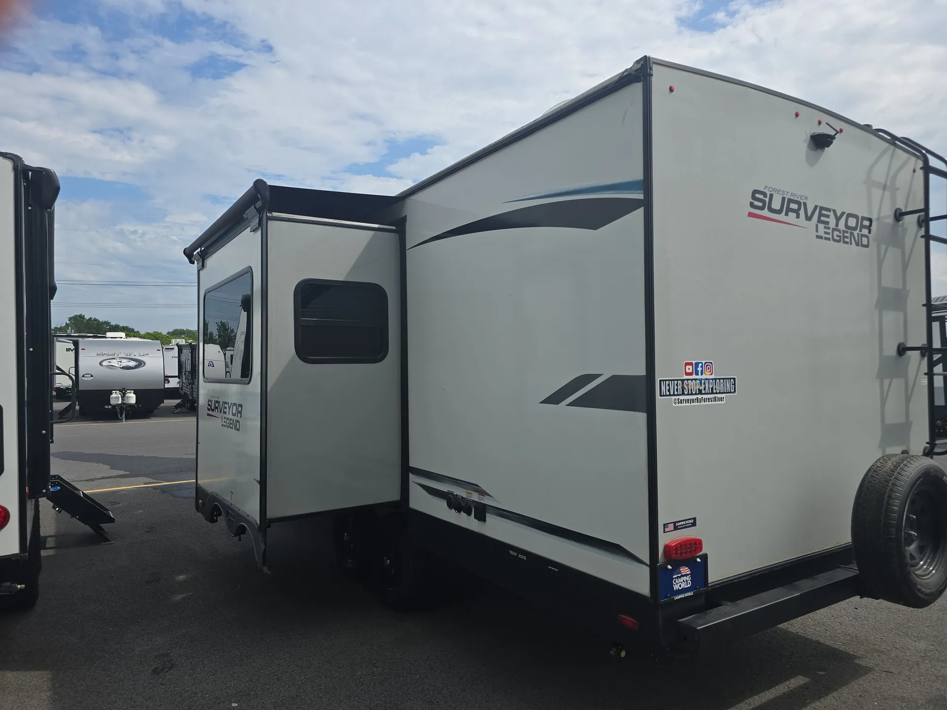 2022 Forest River Surveyor Legend 252RBLE — off campside