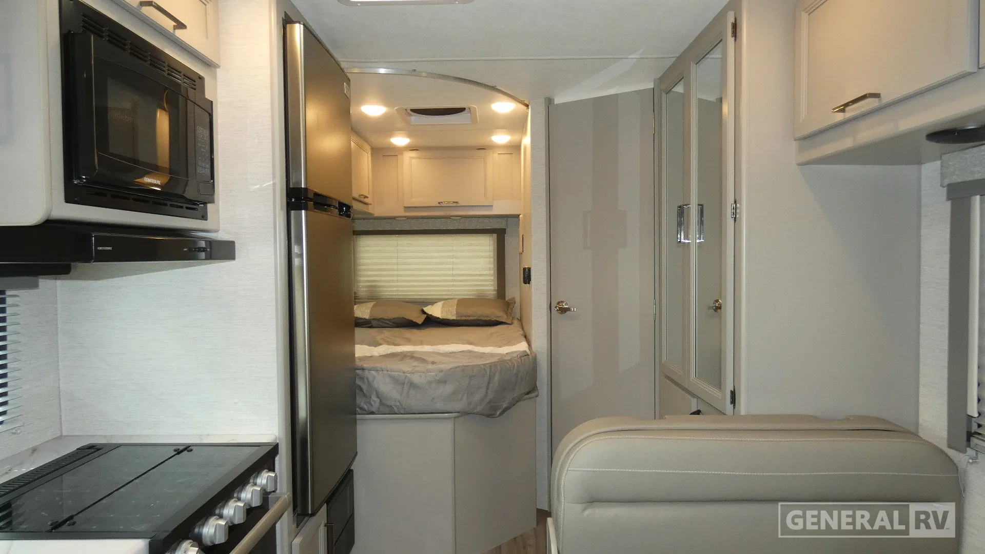 2025 Thor Motor Coach Four Winds 22E - Photo 3