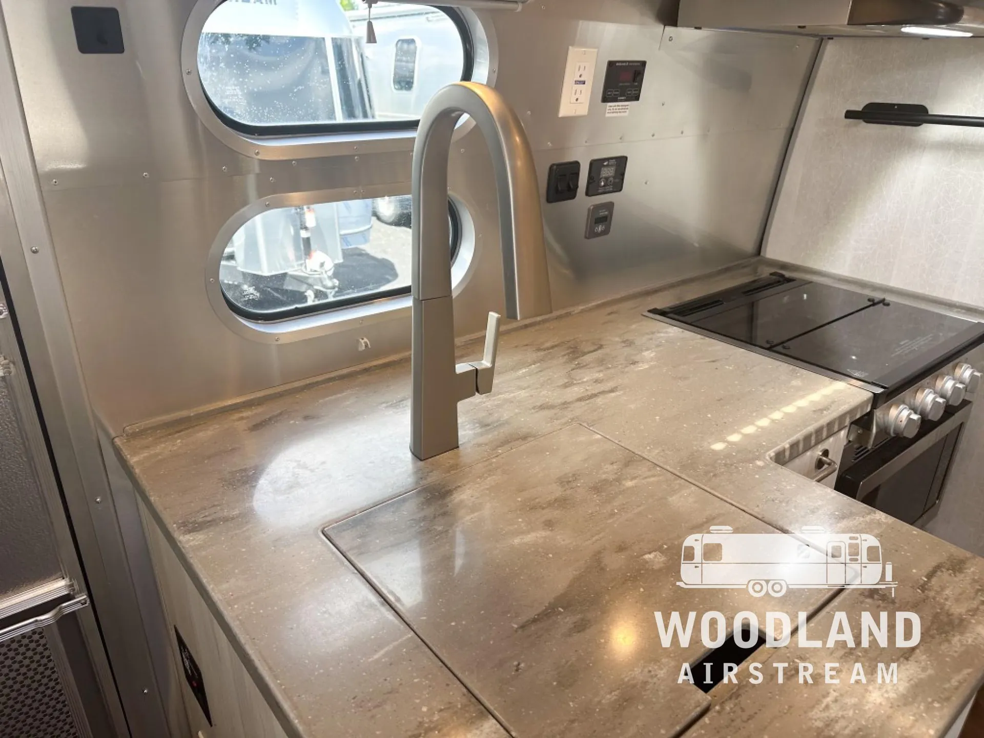 2023 Airstream International 25RB - Photo 4