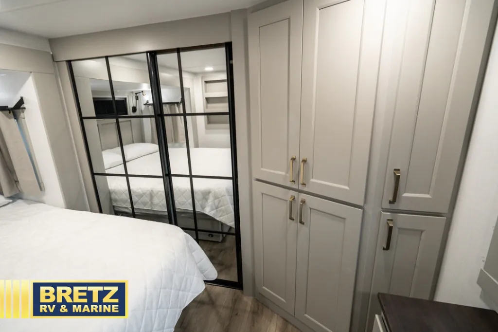 2026 Brinkley Model G 3950, Bedroom photo 3
