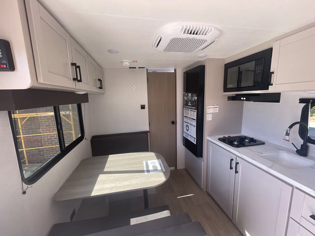 2027 Jayco Jay Flight 175FQ, Photos photo 2