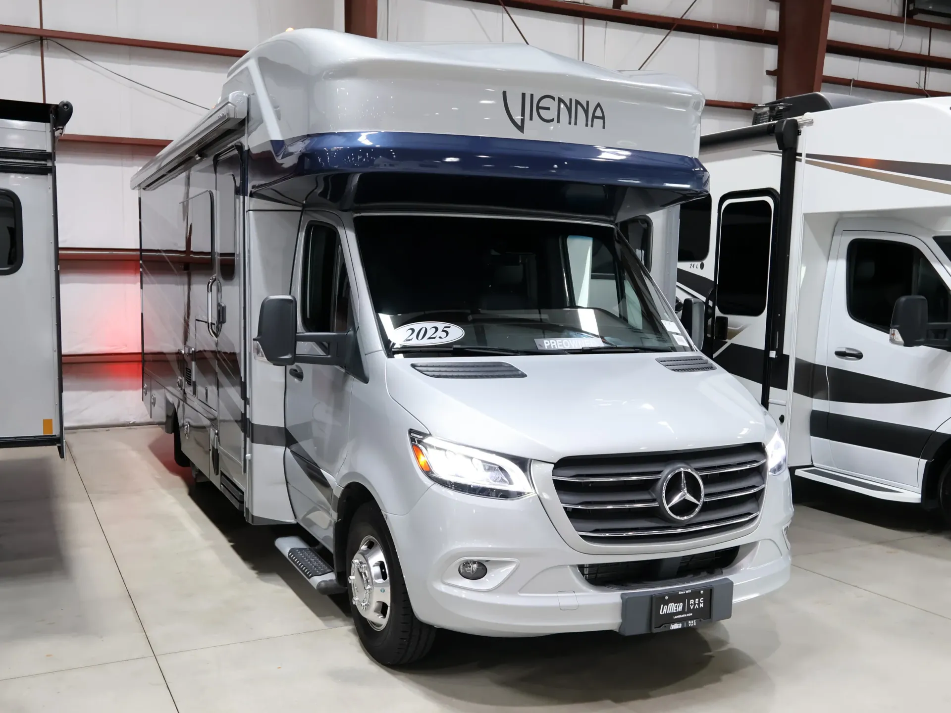 2025 Renegade RV Vienna 25RMC - Photo 2