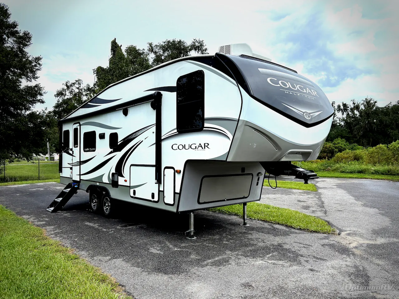 2021 Keystone Cougar Half-Ton 24RDS - Photo 2