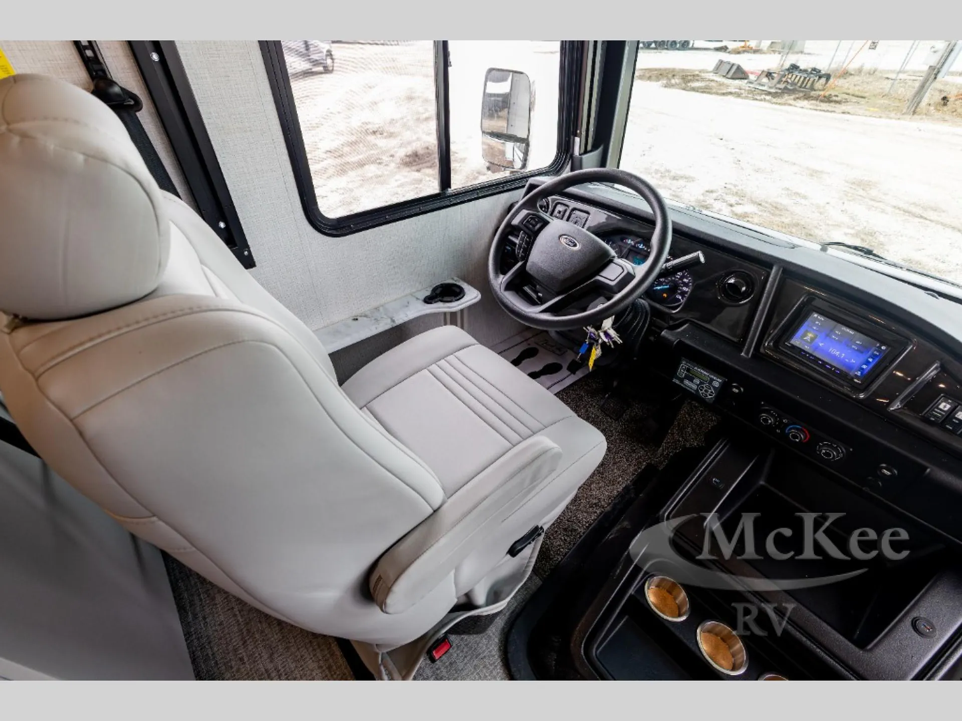 2026 Fleetwood Flair 32S - Photo 4