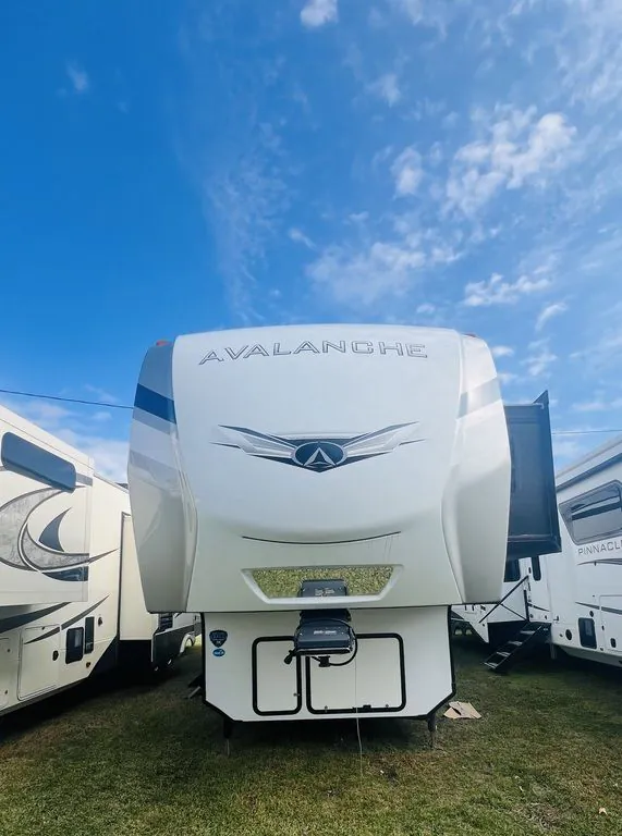 2022 Keystone Avalanche 378BH - Photo 3