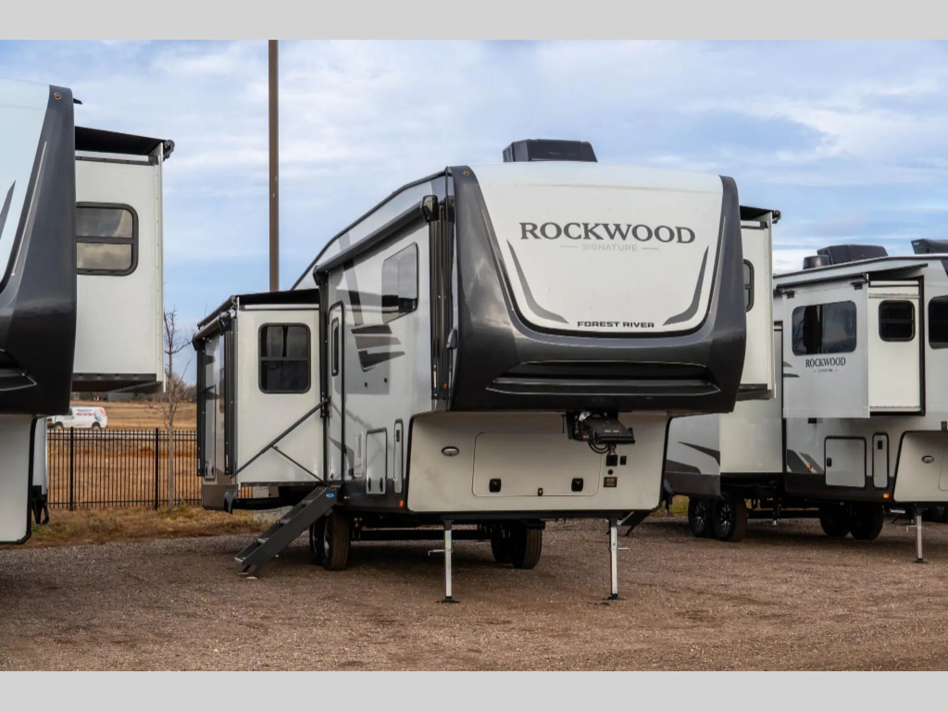 2026 Forest River Rockwood Signature R372RL - Photo 2