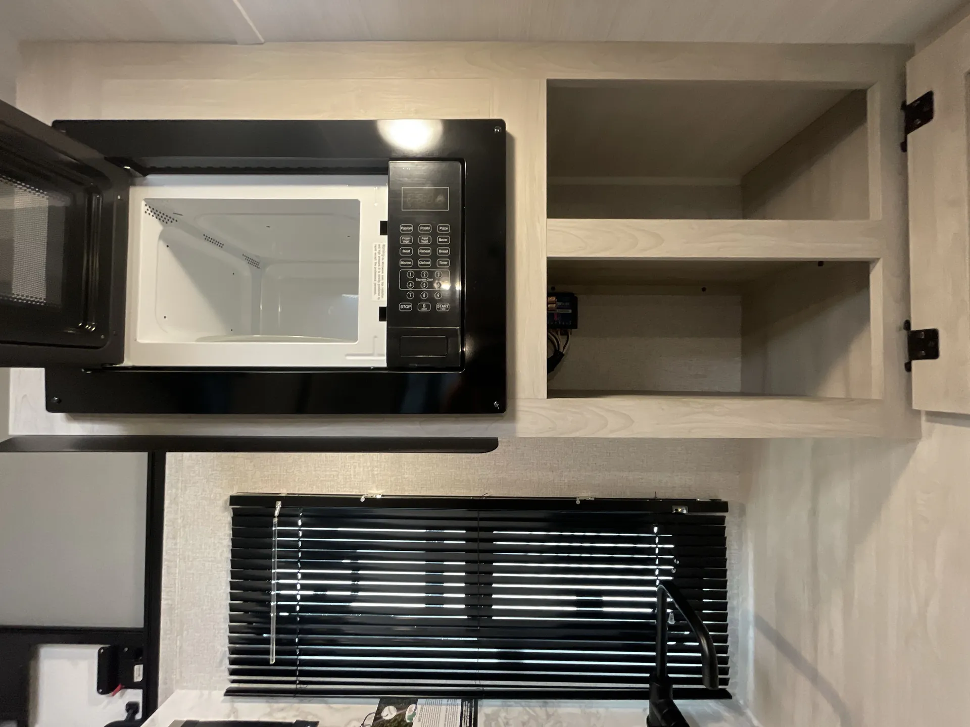 2023 East to West Silver Lake LE 18BHLE — living area main