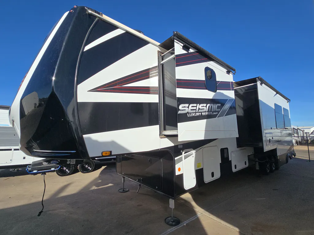 2025 Jayco Seismic Luxury Series 4113, Photos photo 6