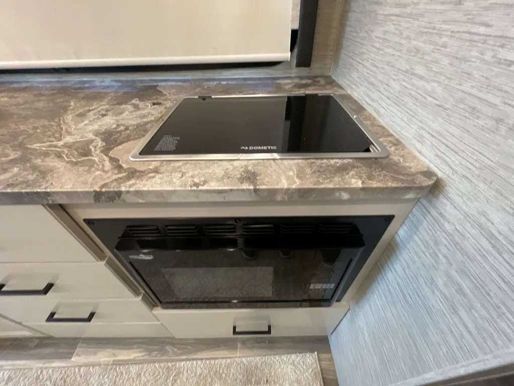 2023 Thor Motor Coach Axis 24.3, Photos photo 10