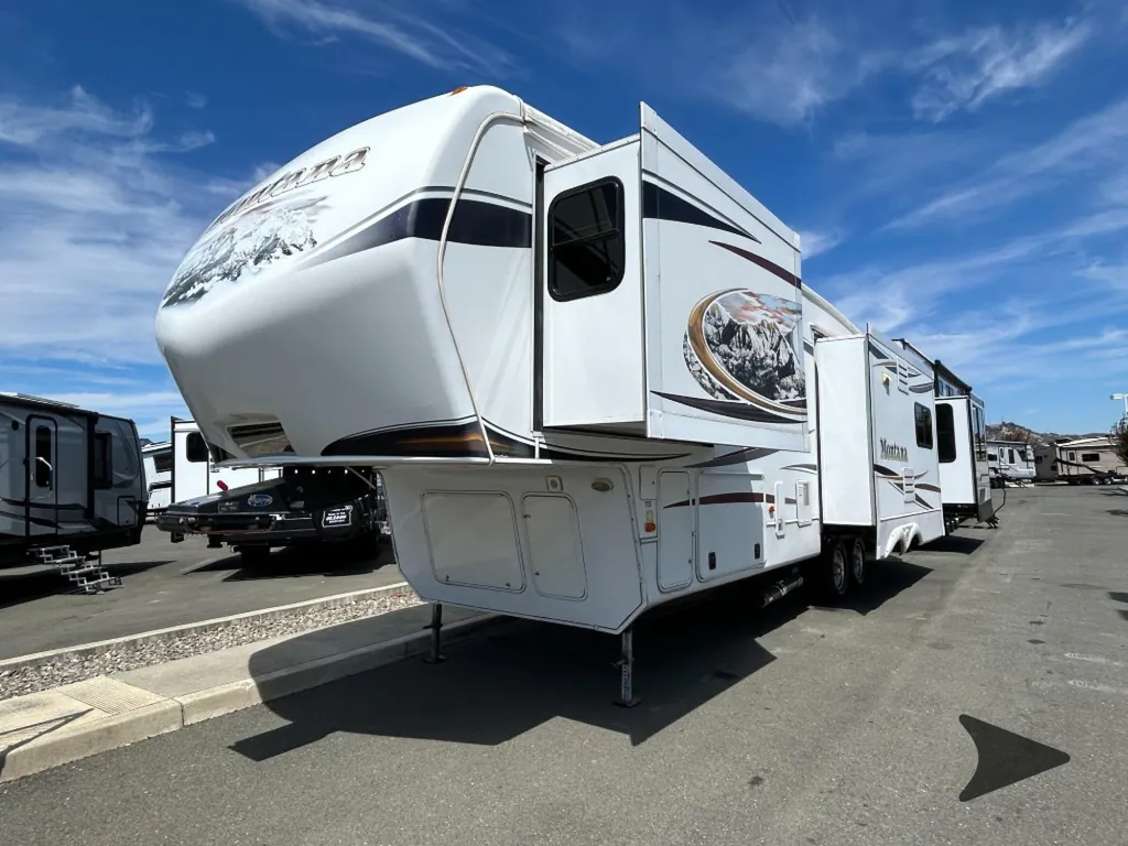 2012 Keystone Montana 3100RL, Photos photo 7