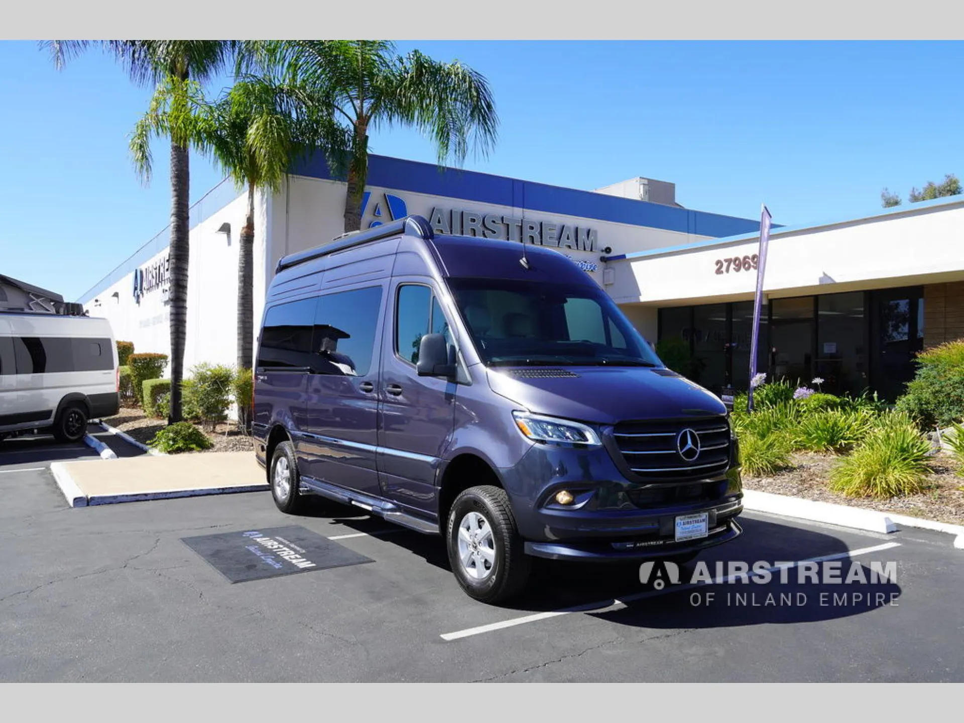 2025 Airstream Interstate 19 AWD - Photo 2