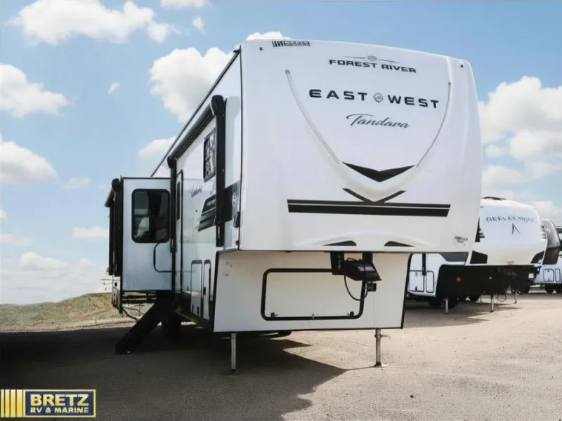2026 East to West Tandara 387BH - Photo 2