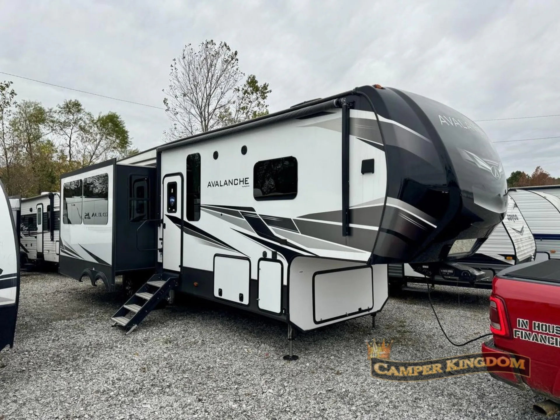 2020 Keystone Avalanche 320RS - Photo 2