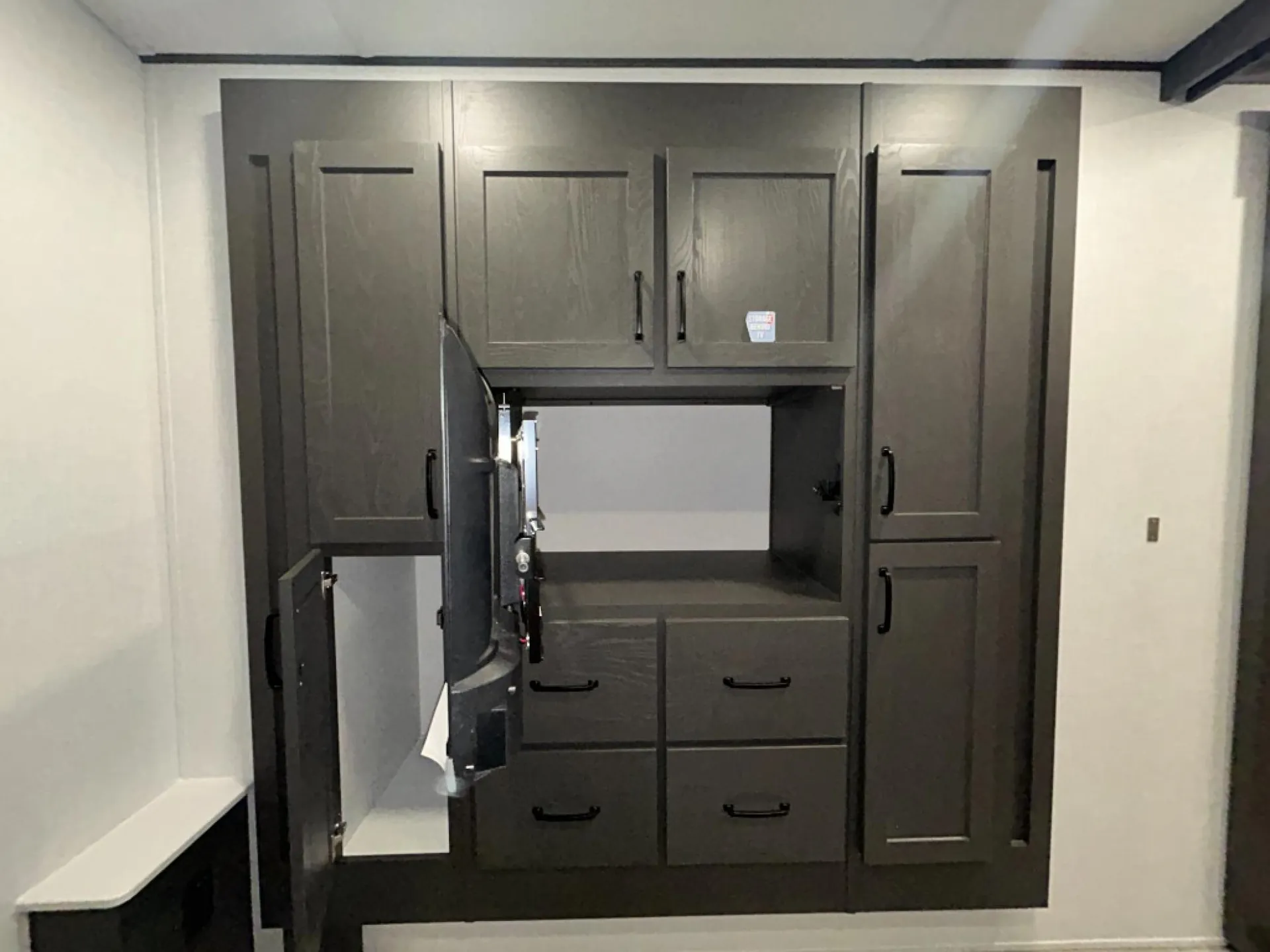 2025 Forest River Rockwood Signature 8338DB - Photo 3