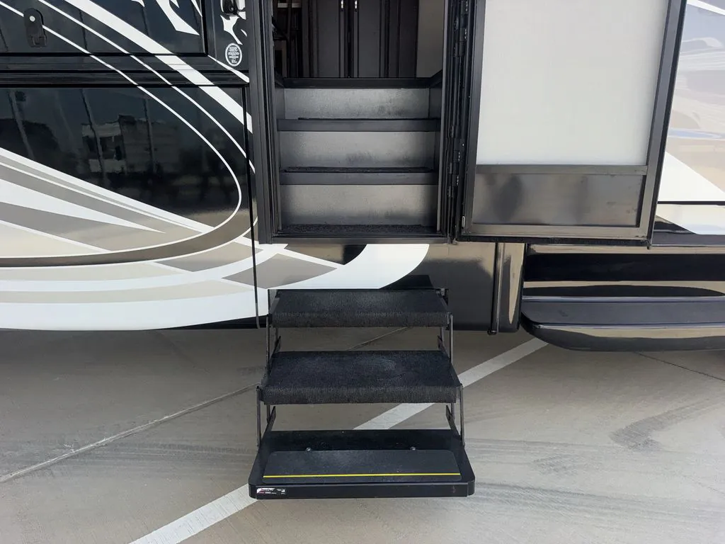 2025 Jayco Seneca 37K - Photo 3