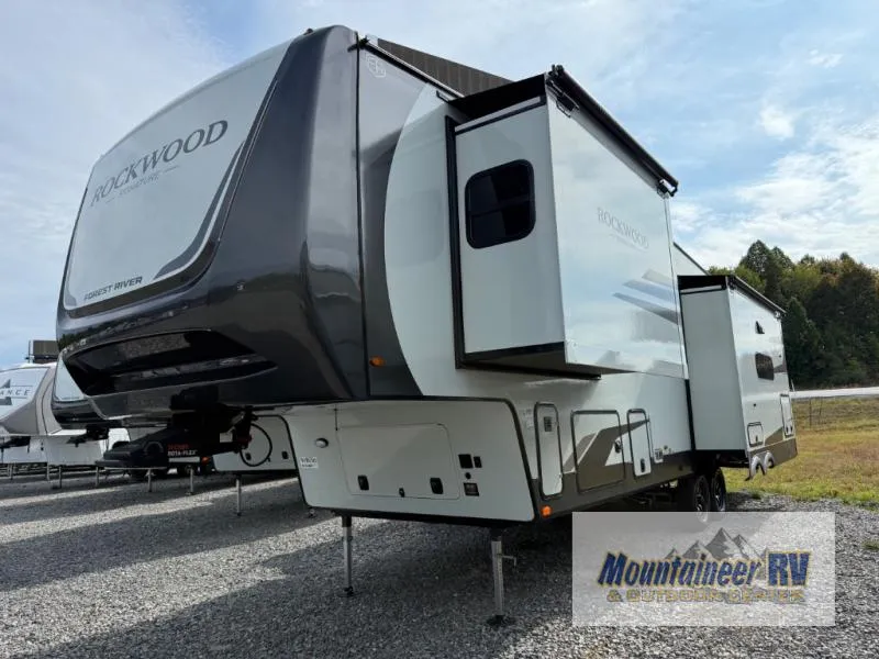2026 Forest River Rockwood Signature 361RL - Photo 4