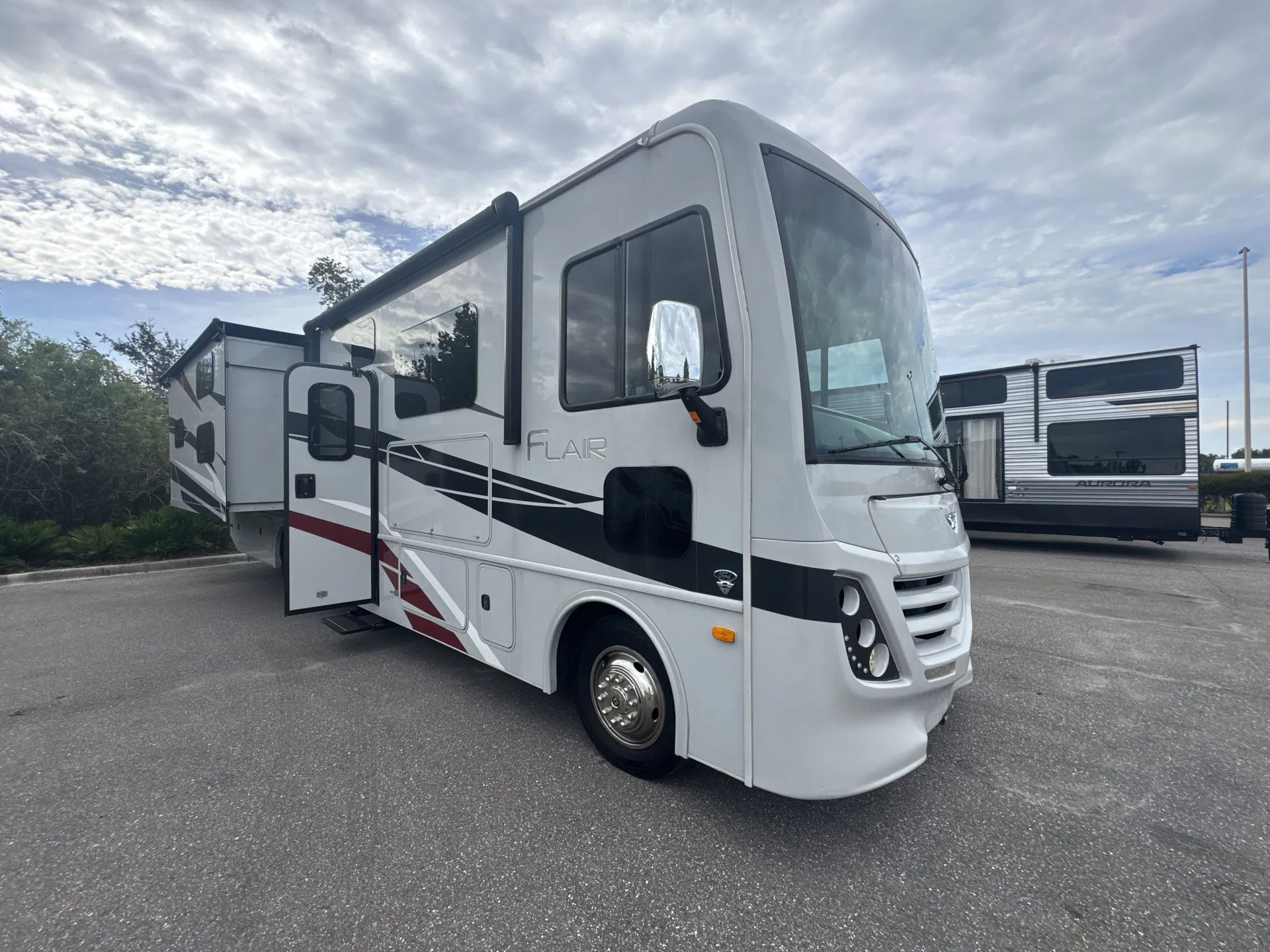 2024 Fleetwood Flair 33B6 - Photo 2