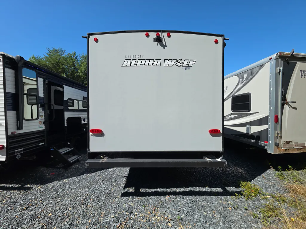 2022 Forest River Cherokee Alpha Wolf 26RB-L, Photos photo 7