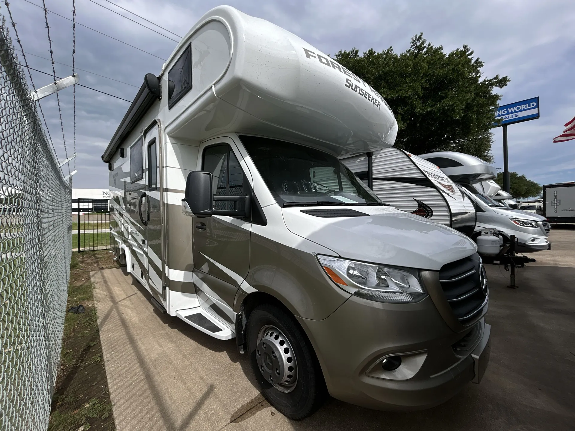 2025 Forest River Sunseeker MBS 2400T - Photo 2