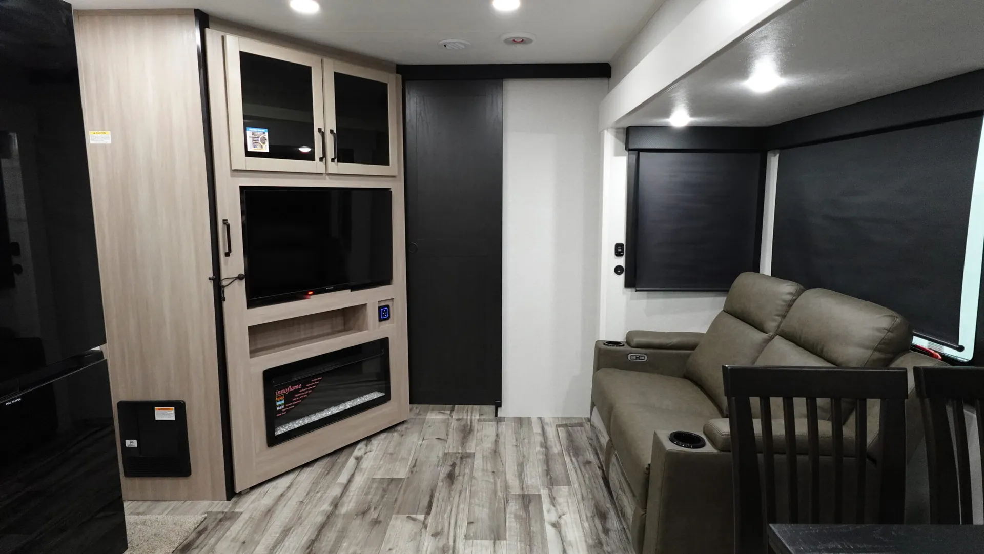 2026 Highland Ridge RV Roamer Light Duty 27RBOS - Photo 3