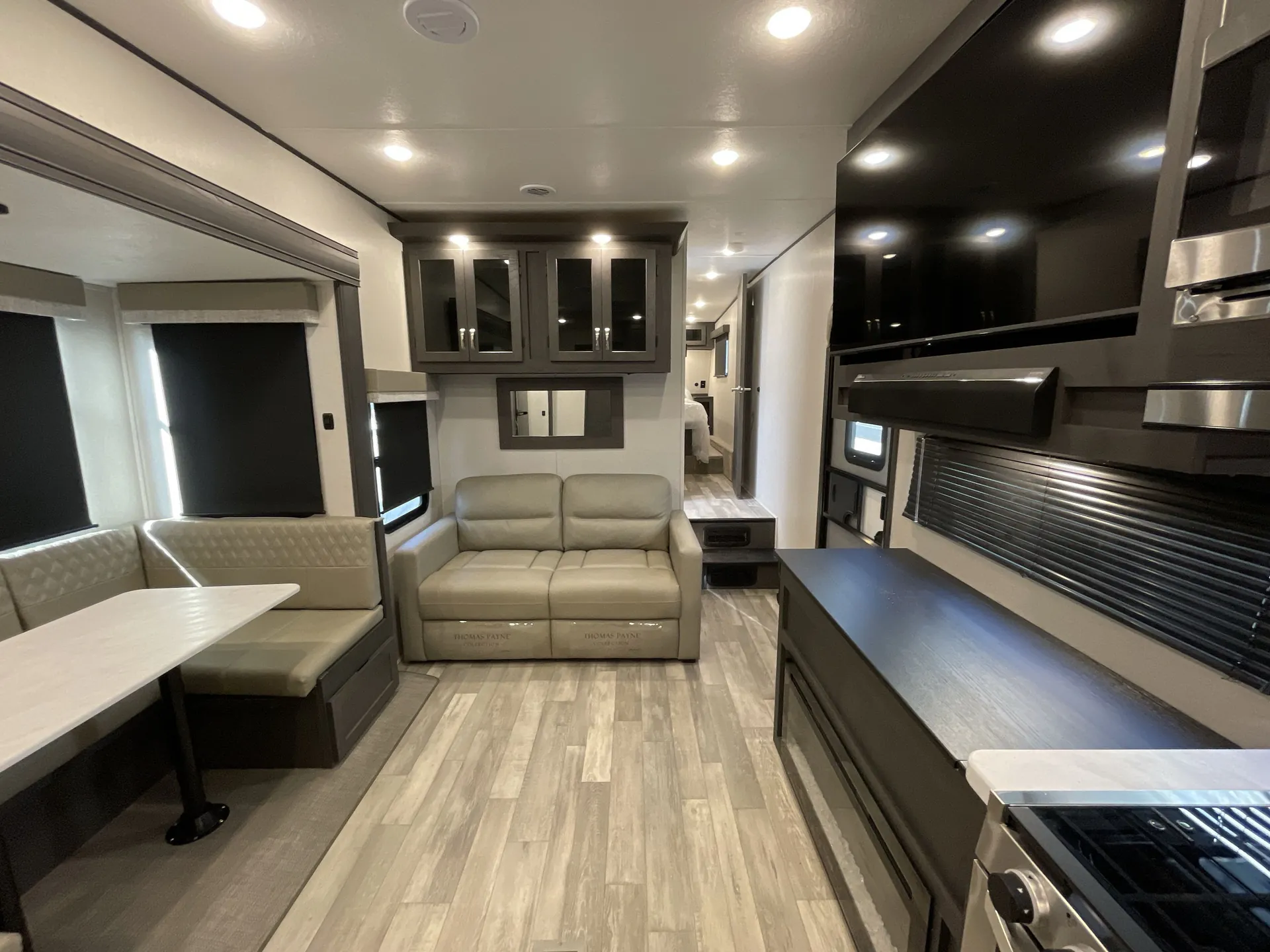 2025 Shasta Phoenix Lite 274BH - Photo 4