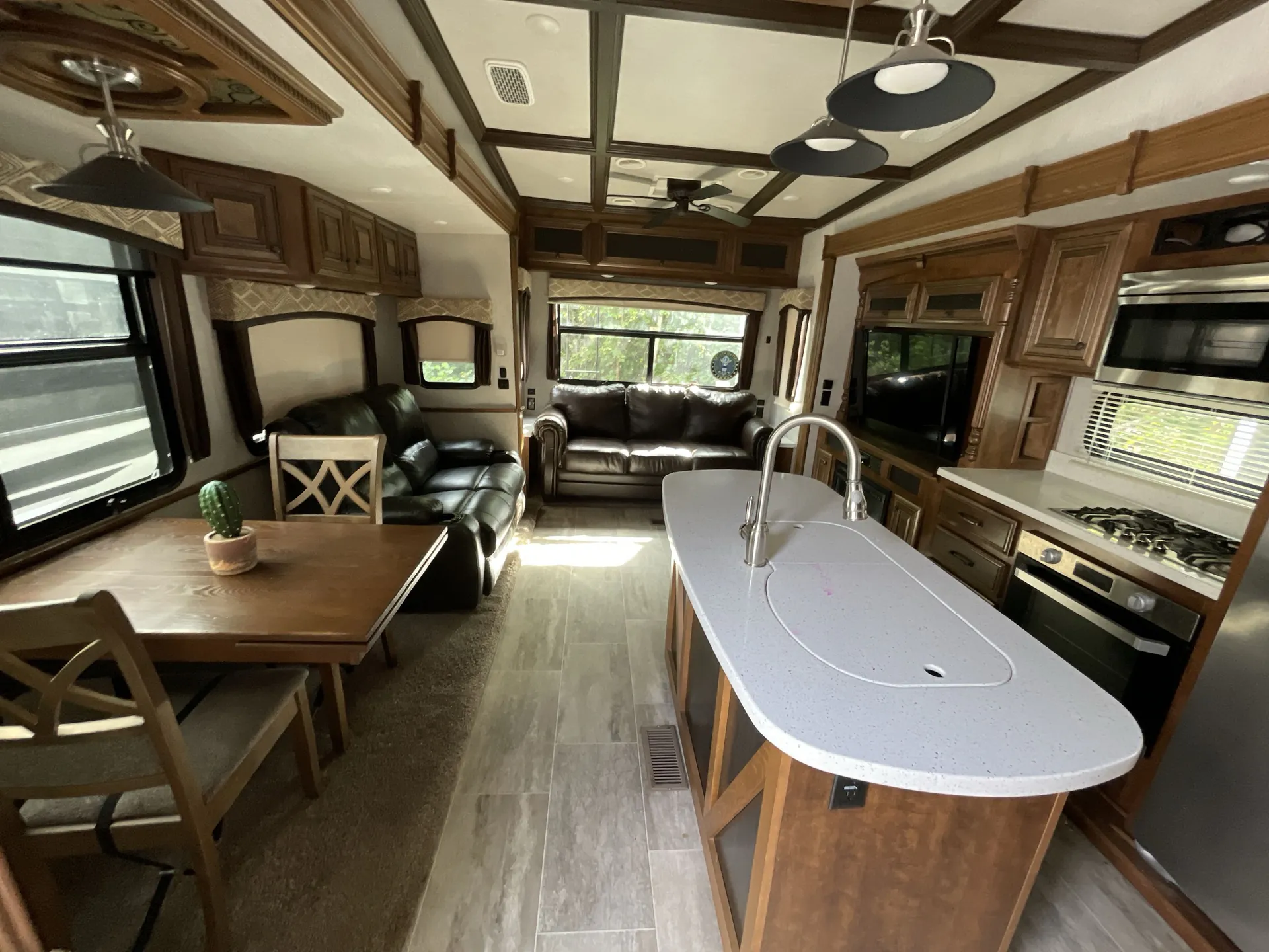 2019 Heartland Bighorn 3270RS — living area main