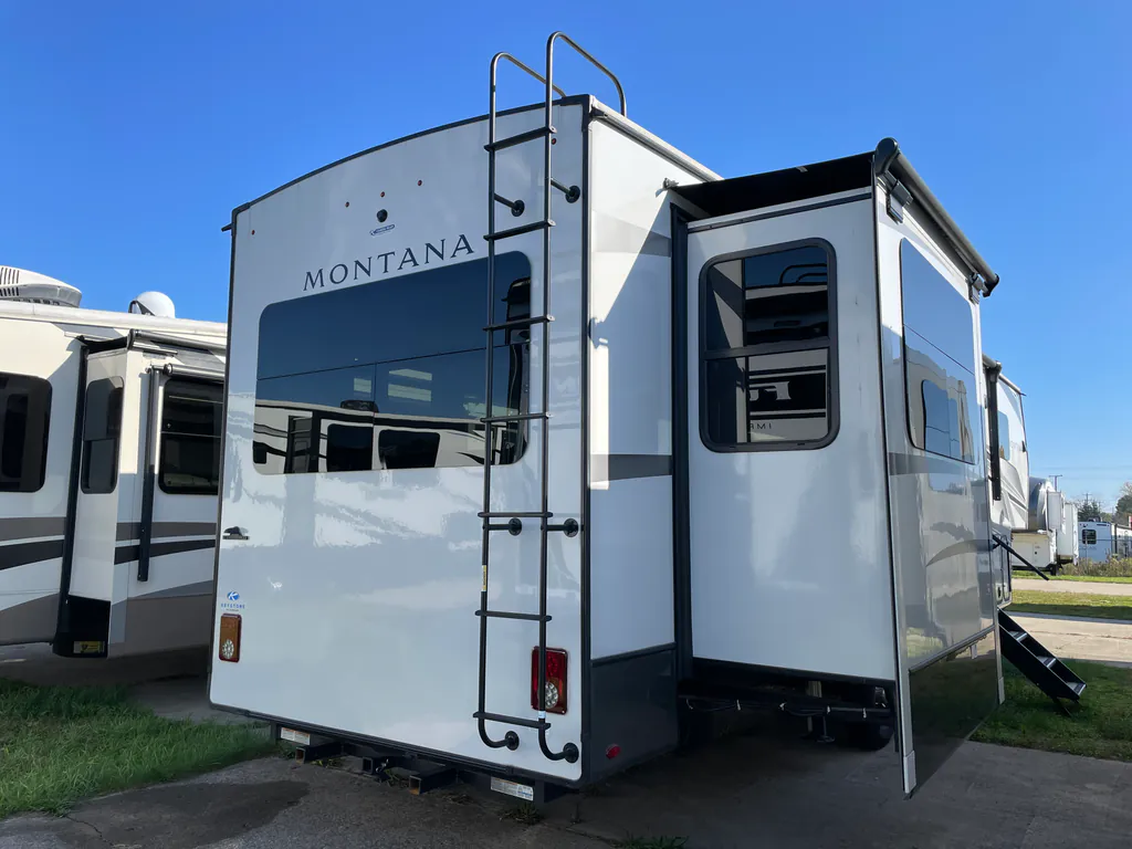 2024 Keystone Montana 3531RE, Photos photo 3