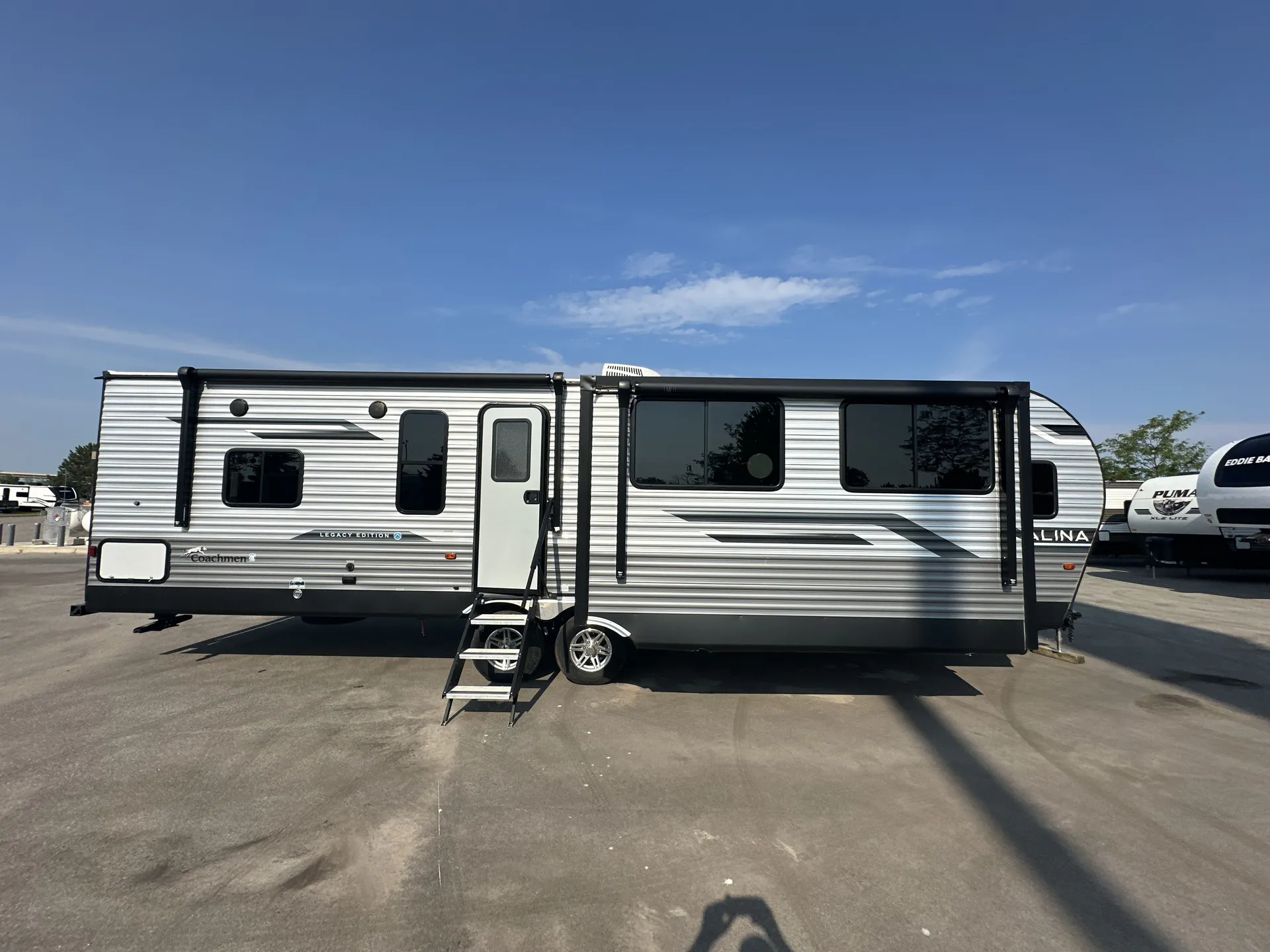 2024 Coachmen Catalina Legacy Edition 283FEDS dealer photo 2 from Camping World